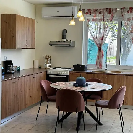 Modern Garden Escape Apt Skiathos Town